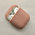 Incase AirPods Case with Woolenex - ブラッシュピンク　AirPodsにつけたところ